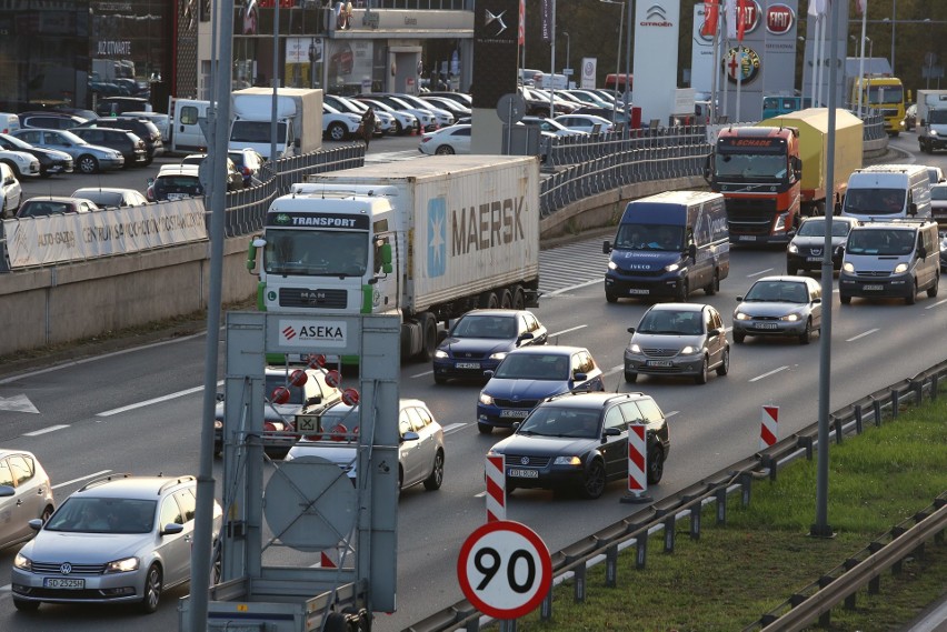 Aleja Roździeńskiego i zwężenie w ruchu