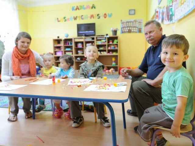 - Jesteśmy dumni z naszego przedszkola - mówi Wiesław Ciastoń, prezes stowarzyszenia działającego na rzecz rozwoju i odnowy Rozumic. - Mamy dzieci na miejscu, nie musimy ich wozić do Ściborzyc.