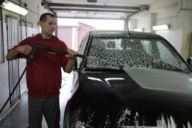 Zabezpiecz lakier samochodowy przed zimą - wosk pomoże zachować mu blask |  Motofakty