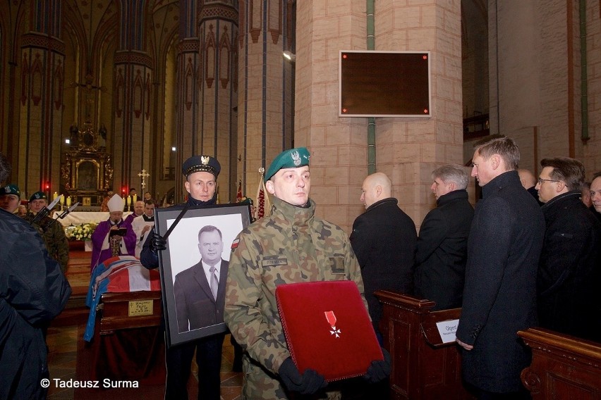 Stargard bez prezydenta. Ostatnie pożegnanie: msza w kolegiacie, kondukt żałobny, pogrzeb [zdjęcia]