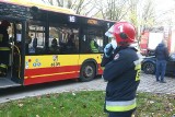 Wrocław. Autobus zderzył się z mercedesem na ul. Nabycińskiej [ZDJĘCIA]