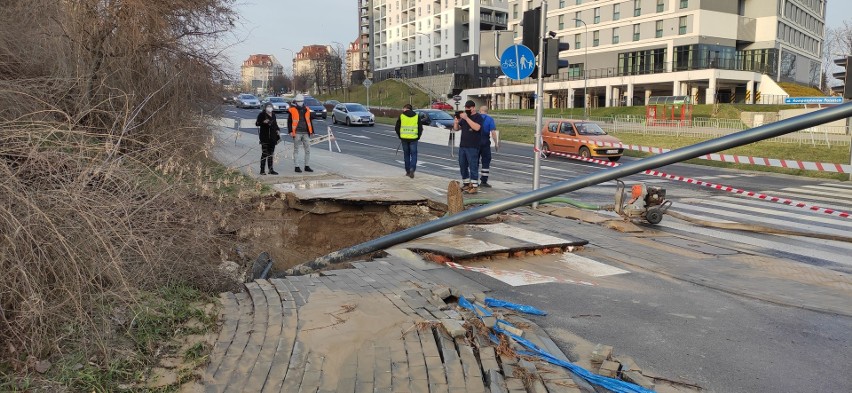 Lublin: Mieszkańcy Czechowa i Sławinka bez wody. Duża awaria magistrali przy al. Kompozytorów Polskich 