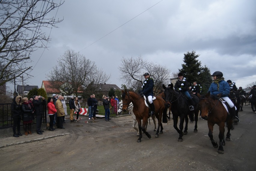 Procesja konna w Ostropie Wielkanoc 2015