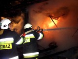 Nocny pożar w wielkim tartaku w Mszanie Dolnej. Z ogniem walczyło pół setki strażaków