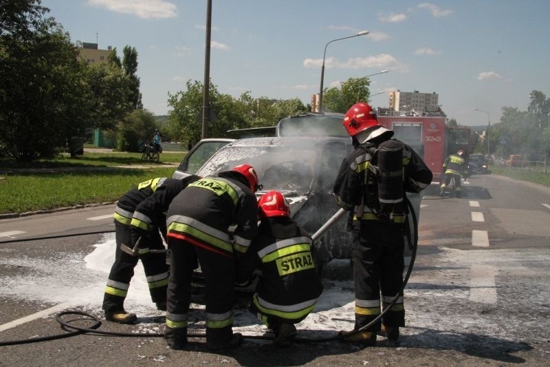 Pożar samochodu na Warszawskiej w Kielcach