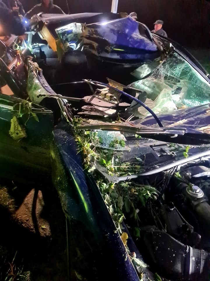 Groźne zderzenie ciągnika z osobówką w gminie Bodzentyn. Ucierpiała jedna osoba 
