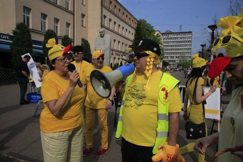 Żółta Alternatywa żąda uwolnienia kaczki! Happening w pasażu Schillera