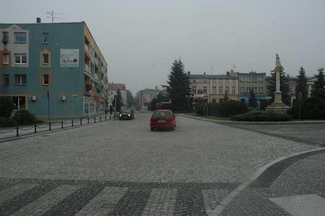 Rynek w Oleśnie po remoncie drogi.