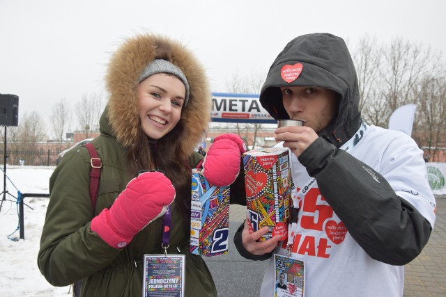 Pomimo mrozu i sypiącego śniegu 11. Bieg z cukrzycą rozgrzał zielonogórzan! Kilkadziesiąt drużyn przebiegło dystans 2,5 kilometra, by wesprzeć Wielką Orkiestrę Świątecznej Pomocy.