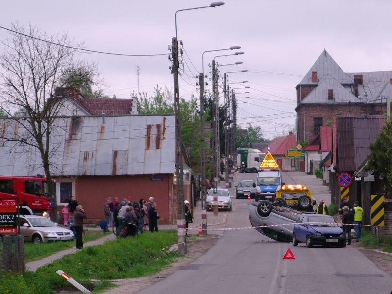 Groźne zderzenie w Daleszycach. Dwie kobiety i dwoje dzieci w szpitalu