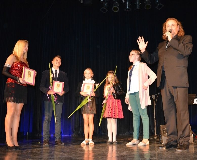 Odznaczenia i nagrody podczas inauguracji sezonu artystycznego w Starachowicach