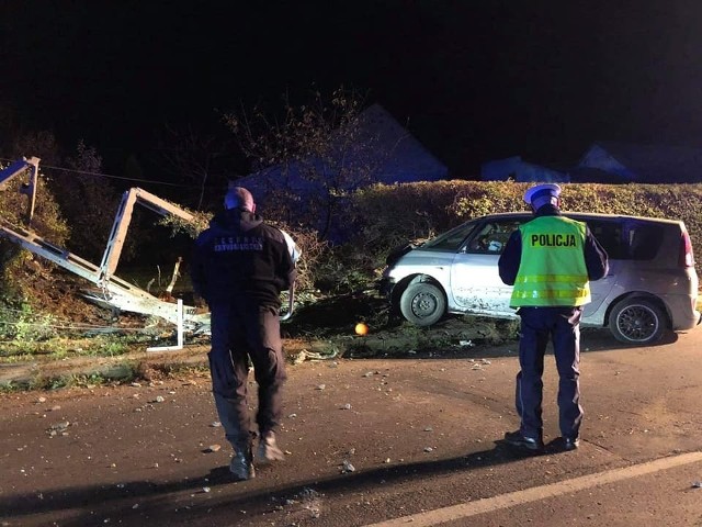 Kierowca samochodu po zdarzeniu uciekł. Czynności prowadzą radomscy policjanci.