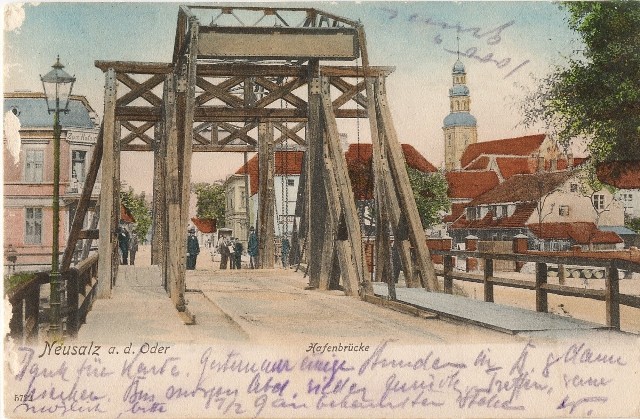 Nowe osiedla, fabryki, kolej, most. Działo się w tej Nowej Soli sprzed 150 laty i pomimo faktu, że miasto miało kilka razy mniej mieszkańców niż dziś. Na zdjeciu: Most nad kanałem portowym.