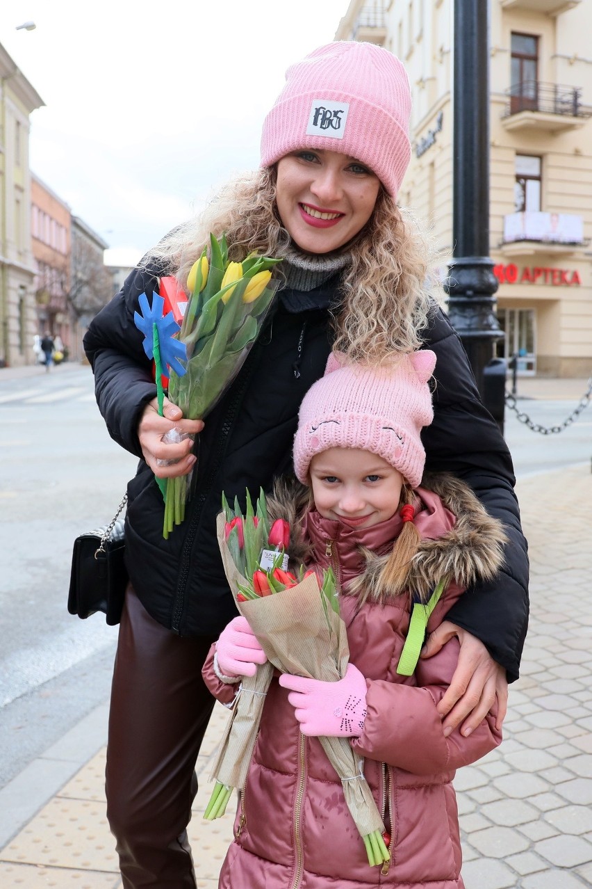 Dziś świętują kobiety! Kwiaty są mile widziane. Zobacz jak w Lublinie świętują Panie [ZDJĘCIA]            