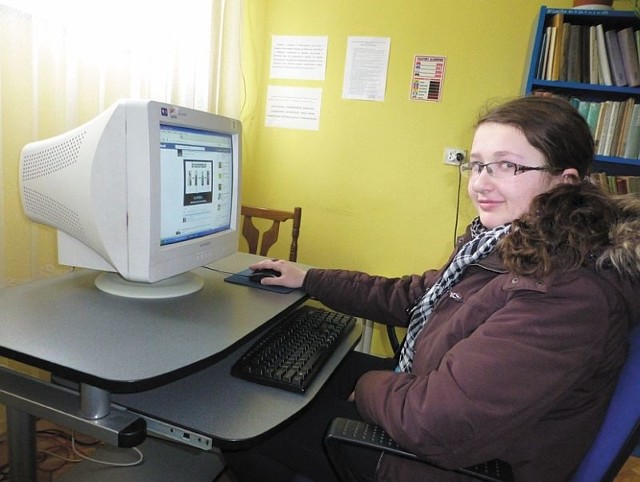Anna Grygorowicz z Bohonik z bibliotecznych komputerów korzysta 2-3 razy w tygodniu. Już się cieszy, że stary i wysłużony sprzęt wkrótce zostanie zastąpiony przez nowoczesne maszyny. 