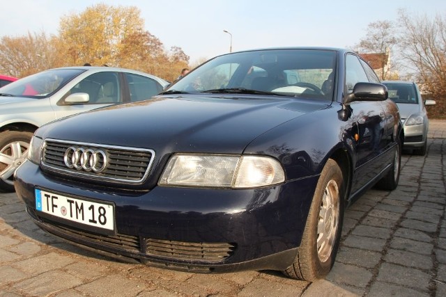 Audi A4, 1998 r., 1,6, ABS, centralny zamek, wspomaganie kierownicy, 8 tys. 200 zł;