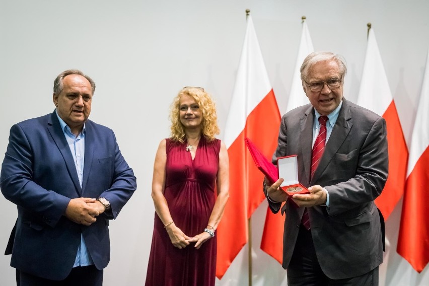 Krzysztof Zanussi w Bydgoszczy pierwszym Polakiem, który odebrał Europejski Medal Poezji i Sztuki HOMER [zdjęcia]