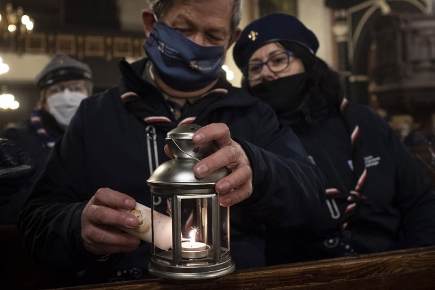 Do Torunia dotarło Betlejemskie Światło Pokoju