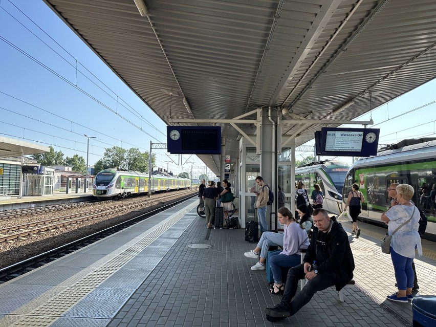 Pociągi na trasie z Radomia do Warszawy już jeżdżą z szybkością 160 kilometrów na godzinę