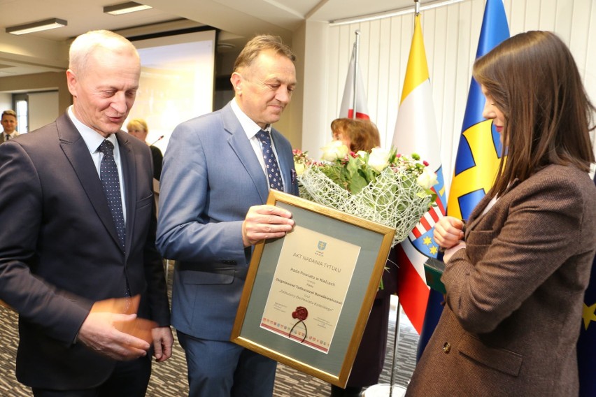 Starosta kielecki Mirosław Gębski i przewodniczący Rady...