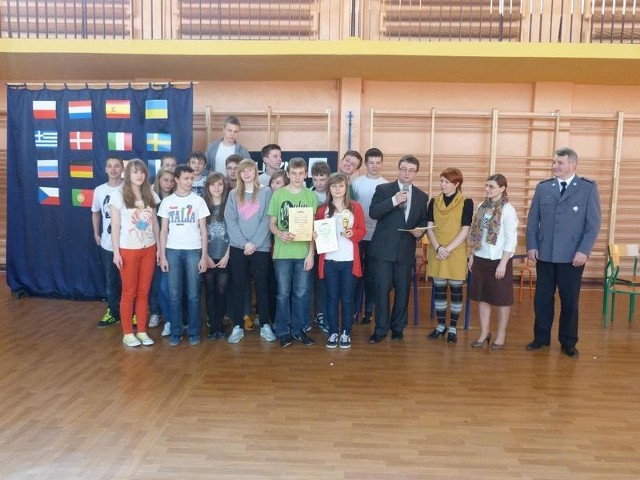 Zwycięzcy "EUROBRZEGÓW 2012&#8221; dostali puchary, a wszyscy uczestnicy dyplomy. 