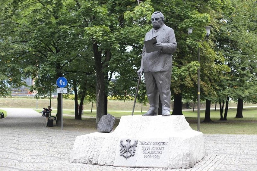 Pomnik Jerzego Ziętka nie zniknie z Katowic - zapewnia...
