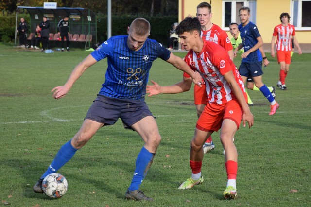 Strug Tyczyn (na niebiesko) przegrał z Resovią II 1:2 (1:0). Bramki: Mateusz Prokop - Hubert Karpiński, Karol Chuchro.