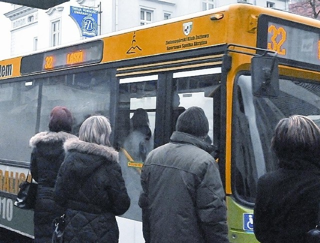 Jeżeli ktoś z Czerwieńska lub Świdnicy musi się przesiadać na miejski autobus od 1 marca za bilety zapłaci o 70 proc. więcej (fot. Paweł Janczaruk)