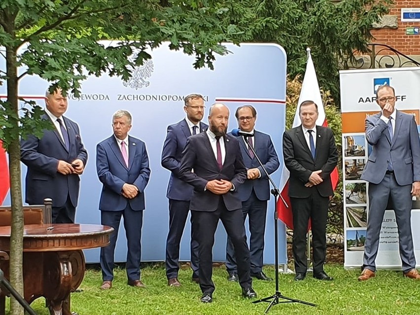 Nowości na Odrze. Parkingi dla lodołamaczy i nowe oznakowanie szlaku żeglownego 