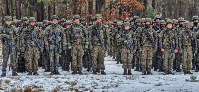 Żołnierze 5 Batalionu Strzelców Podhalańskich z Przemyśla uczestniczą w szkoleniu na poligonie w Wędrzynie.