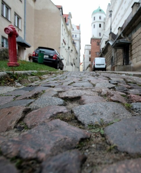 Ulica Kuśnierska wypięknieje. Średniowieczny trakt do remontu [zdjęcia]