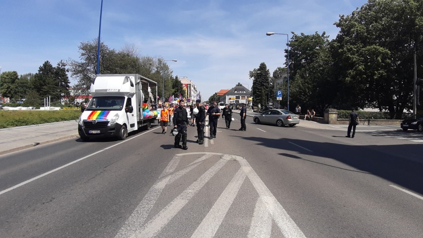 Marsz równości w Opolu. Incydenty na sobotnich manifestacjach środowisk LGBT+ i narodowych