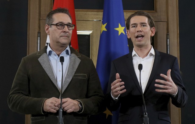 Heinz-Christian Strache (z lewej) lider Wolnościowej Partii Austrii i Sebastian Kurz
