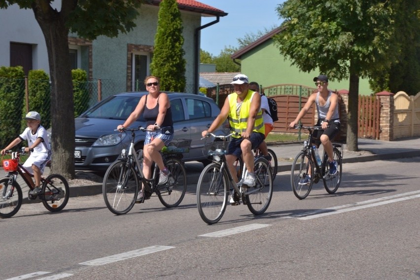 Mieszkańcy Złotopola zorganizowali rajd rowerowy nad Jezioro Kikolskie. Postawili na aktywne spędzanie czasu [zdjęcia]