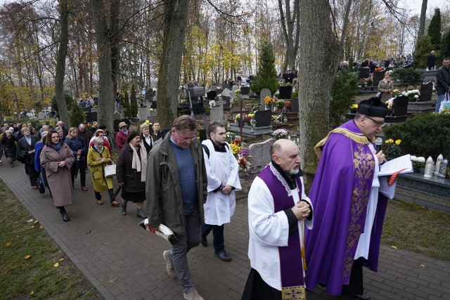 Dzisiaj (1 listopada br.) od samego rana na starym cmentarzu w Miastku odbywały się modlitwy wspominkowe. Później była procesja i msza.