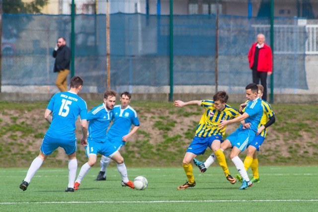 2016-04-03  zambrow ruch wysokie mazowieckie tur bielsk podlaski iv liga pilka nozna   fot wojciech wojtkielewicz /kurier poranny, gazeta wspolczesna/ polska press