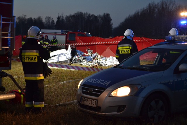 Przyczyną katastrofy lotniczej w Rudnikach pod Częstochową, w której zginęło dwóch pilotów, był brak paliwa