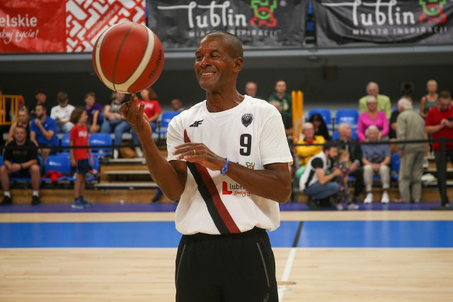 Kent Washington był pierwszym amerykańskim koszykarzem w polskiej lidze. Przez 2,5 sezonu grał w Starcie Lublin