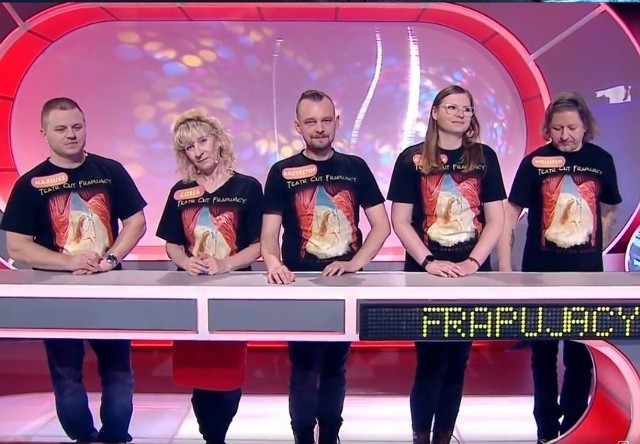 Ekipa Teatru Ciut Frapującego z Pińczowa w swoim pierwszym występie podczas teleturnieju "Familiada".