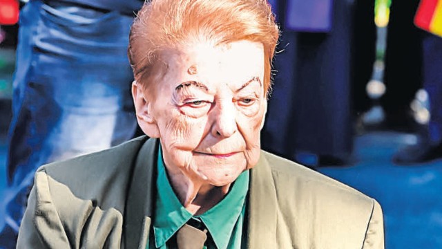 Gryzelda Studzińska podczas jednej z łódzkich uroczystości poświęconych Powstaniu Warszawskiemu. Bohaterka zmarła w biegłym roku, przeżywszy 93 lata