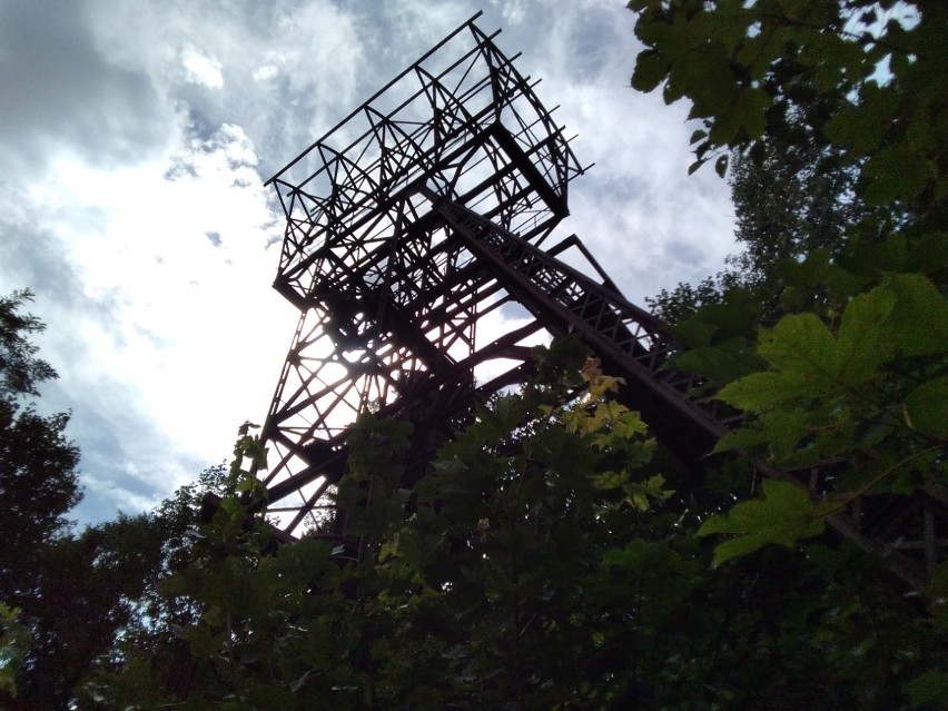 Wieża górnicza przy Muzealnej Izbie Górnictwa Kruszczowego w Miedziance kończy 120 lat. To jedyny taki obiekt w regionie. Zobacz zdjęcia