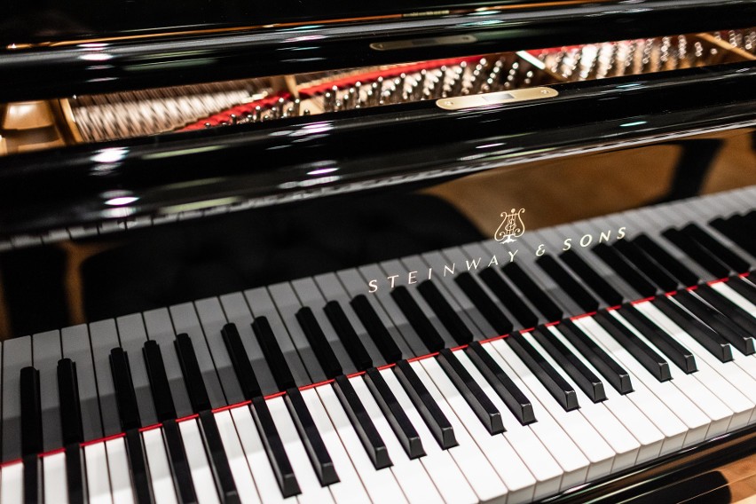 Nowy koncertowy fortepian Steinway stanął w Studiu im. Romany Bobrowskiej w Radiu Kraków 