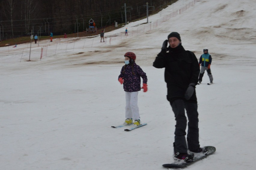 W piątek, 4 grudnia otwarty został stok narciarski w...