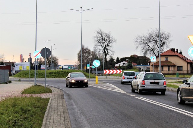 Zakończono przebudowę ponad 3-kilometrowego odcinka drogi krajowej nr 91 w Łęczycy. Kierowcy mogą odetchnąć z ulgą, bowiem remont i związane z nim ograniczenia w ruchu dały się szczególnie im we znaki.