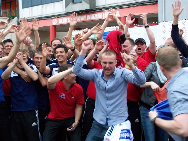 Wiosenna forma Podbeskidzia. Górale w rundzie rewanżowej szli jak burza. W osiąganiu bardzo dobrych wyników nie przeszkodziła im ucieczka do Rosji Dariusza Kubickiego. Na jego miejsce przyszedł Czesław Michniewicz, który jak mantrę powtarzał: "kto goni peleton musi pedałować dwa, trzy razy szybciej". Piłkarzom Podbeskidzia ta karkołomna sztuka się udała. Wyprzedzili GKS Bełchatów i Ruch Chorzów. Na koniec sezonu zamiast po EPO, jak to mieli jeszcze niedawno w zwyczaju kolarscy giganci, udali się do monopolowego.