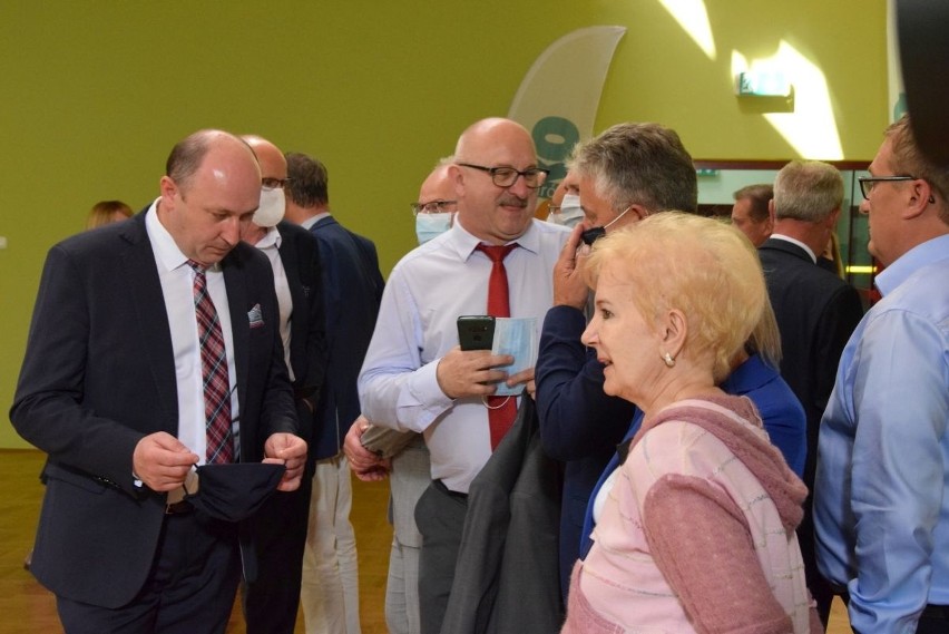 Nasi samorządowcy w oczekiwaniu na premiera.