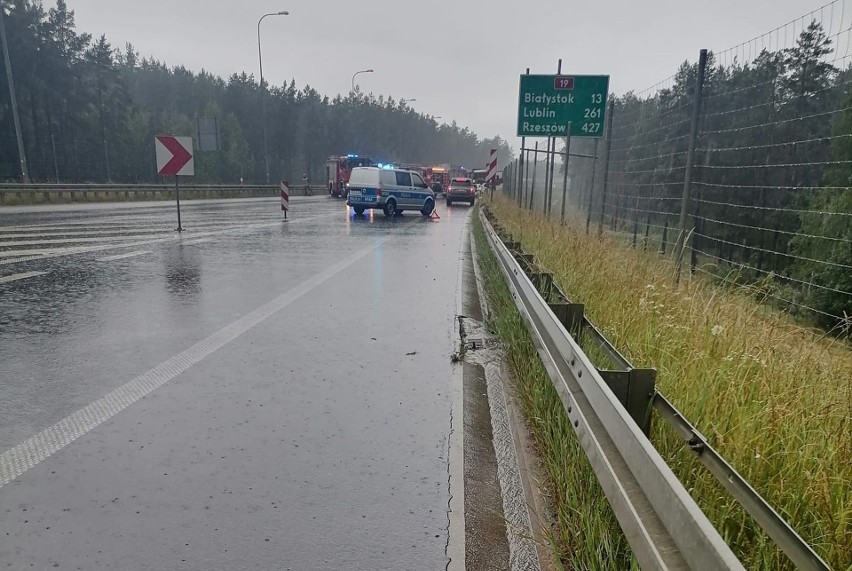 Wasilków. Wypadek śmiertelny na DK19. Mercedes wbił się pod...