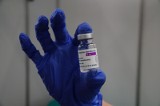 Szczepionka Astra Zeneca. Czy powoduje zakrzepy krwi? Nowe doniesienia Europejskiej Agencji Leków