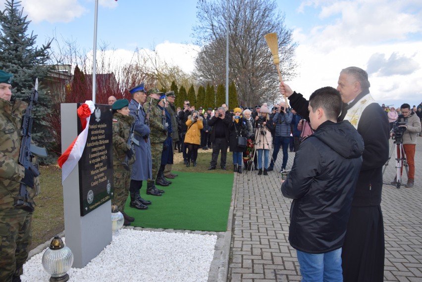 Odsłonięta w czwartek (27 lutego) tablica pamiątkowa przed...