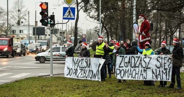 HAPPENING "NAKIELSKA DO PRZEBUDOWY",HAPPENING "NAKIELSKA DO PRZEBUDOWY", ULICA NAKIELSKA